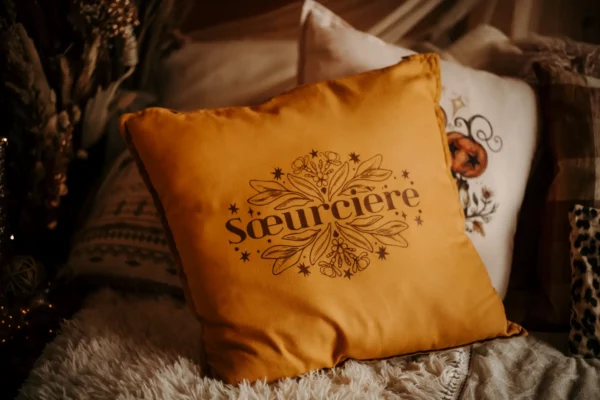 Coussin« Soeurcière »