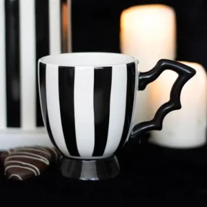 Tasse ailes de chauve-souris rayées