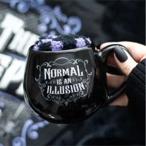 tasse chaussettes Normal is an Illusion