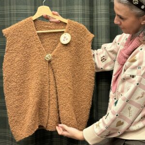 Gilet broche soleil camel